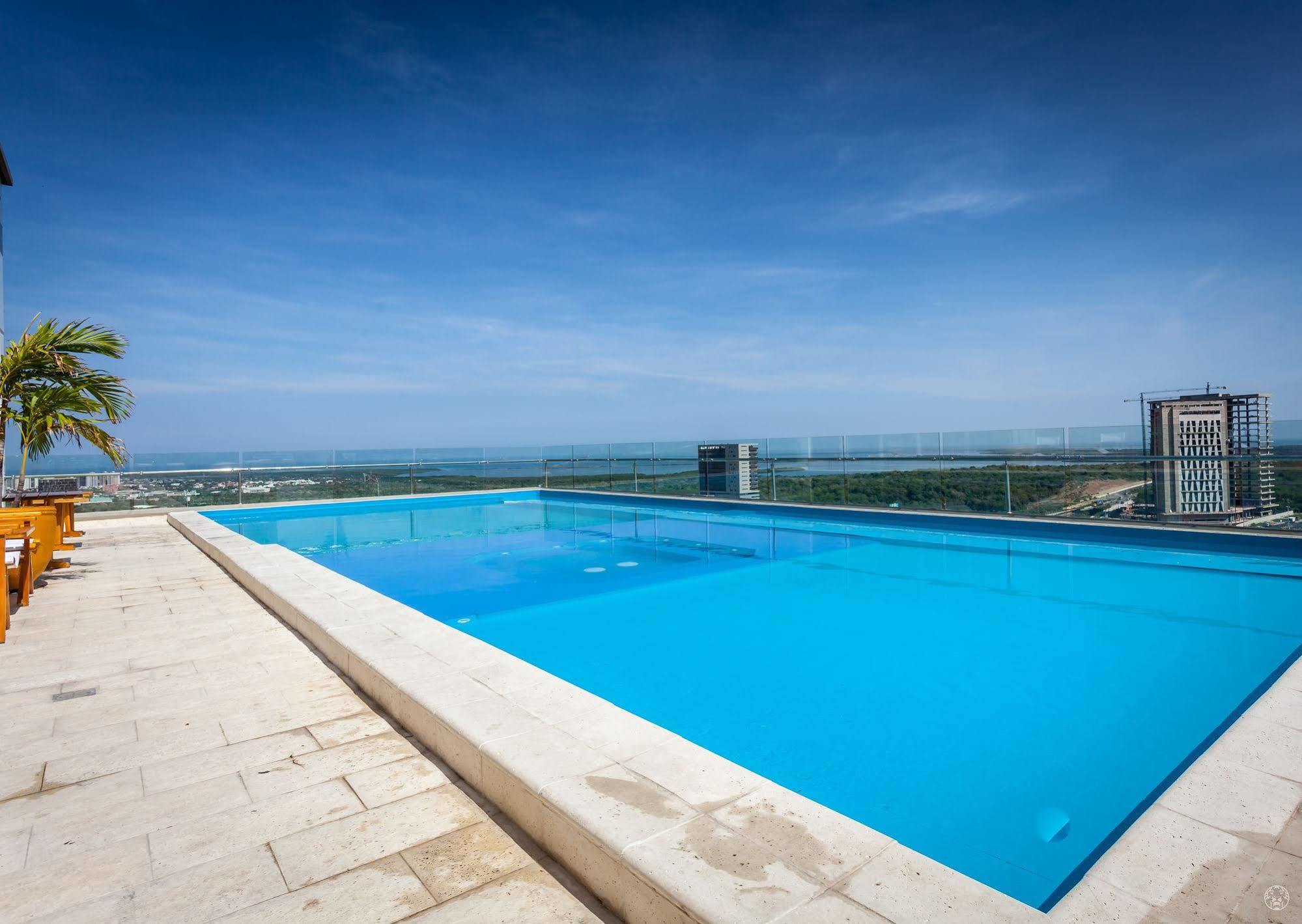Ghl Collection Barranquilla Hotel Exterior foto Infinity pool at the rooftop of the hotel