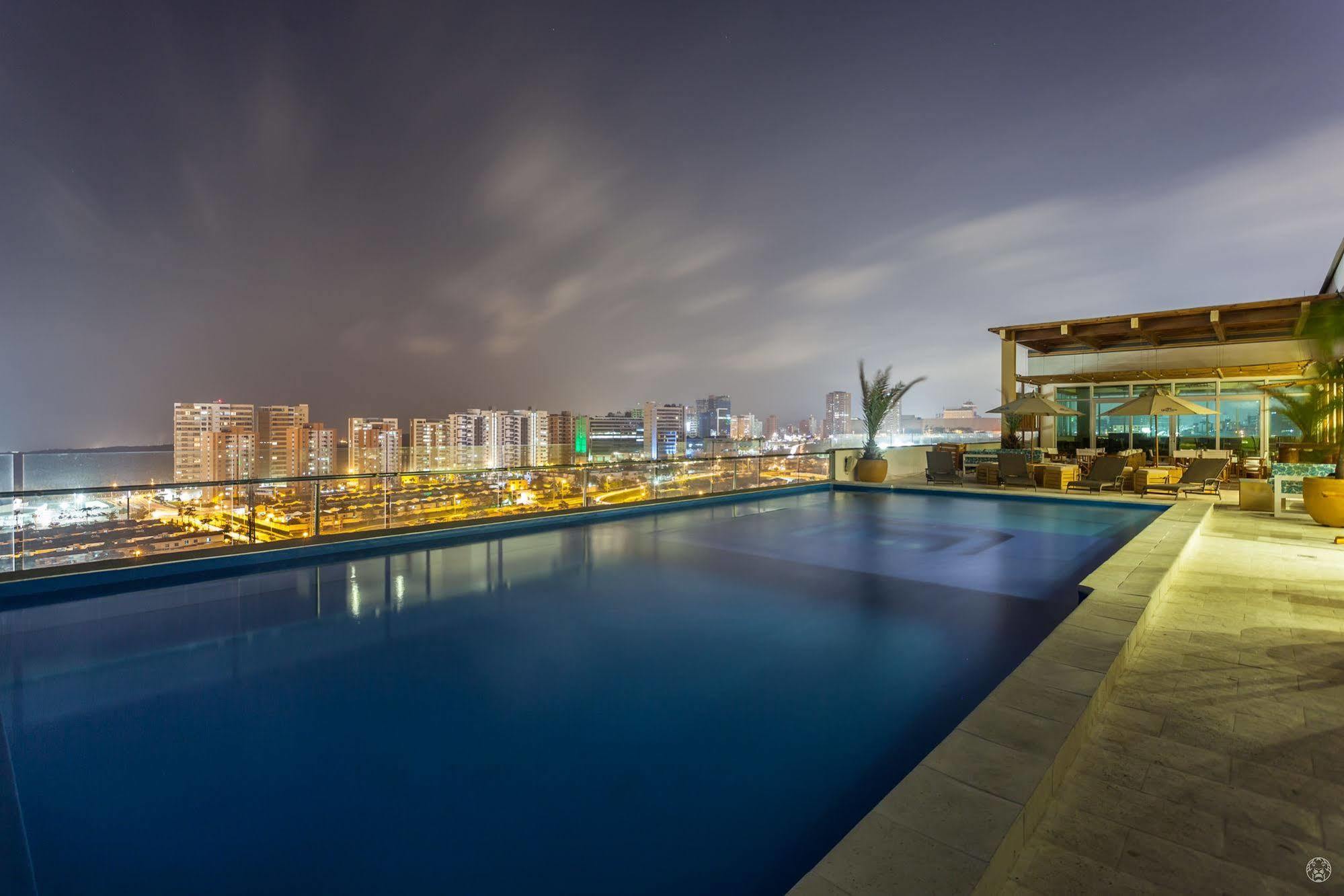 Ghl Collection Barranquilla Hotel Exterior foto View from the rooftop pool